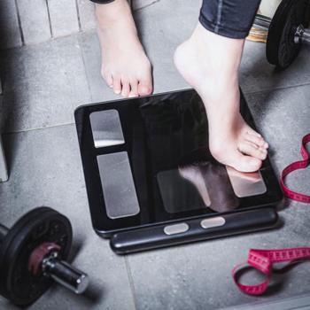 Preview: Profi Personenwaage mit Handsensoren & digitalem Farbdisplay, schwarz: umfangreiche Körperanalyse für Gesundheit & Fitness, präzise Messungen