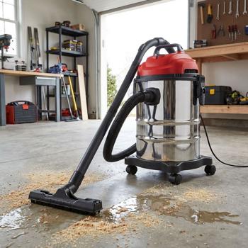 Preview: Effizienter Nass-Trocken-Staubsauger mit Multi-Filter- System, 1200W, 16 kPa – 15L Behälter, Edelstahl silber-rot, für blitzblanke Ergebnisse