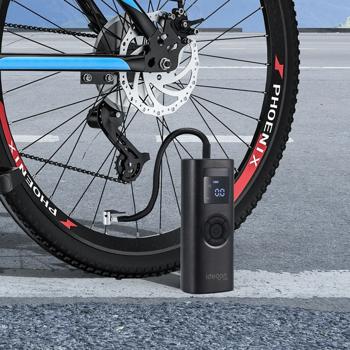 Preview: Compressore a batteria ultracompatto 150 psi: 4.000 mAh, LCD: una pompa d‘aria mobile per pneumatici e palloni