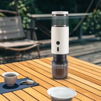 Preview: Machine à espresso portable pour capsule & poudre, 15 bar, blanche : un espresso parfait en déplacement, pour les voyages, le camping & le bureau