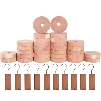 Preview: Set in legno di cedro composto da 10 blocchi e 30 anelli in legno di cedro: Protezione naturale contro le tarme per il guardaroba, la cucina e la dispensa