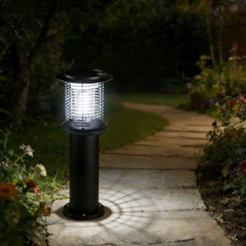 Preview: Lampe de jardin solaire avec destructeur de moustiques en acier inox, borne LED 2-en-1 noire, blanc chaud 300 lm & protection anti-insectes UV 15 lm, IP44, 25 x 60 cm
