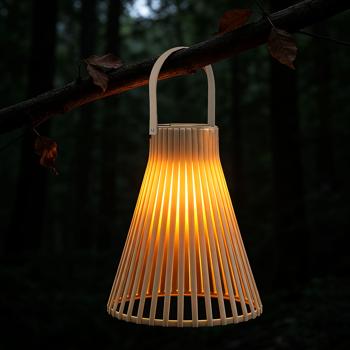 Preview: 2er-Set Dekorative LED Solar Laterne für Aussen, Moderne Gartenlaterne in Grau mit Tragegriff, Solarlampe im Lamellen-Design für Balkon & Terrasse