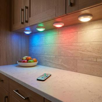 Preview: Set di 4 luci push LED con telecomando: 12 colori, cambio colore – lampade adesive per armadi, mensole, vetrine – luce notturna dimmerabile con timer
