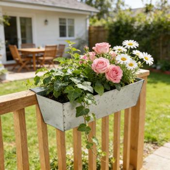 Preview: Fioriera premium per europallet con barra di sospensione in metallo zincato, inserto per pallet e cassetta da balcone per ringhiere fino a 2,5 cm di spessore, argento