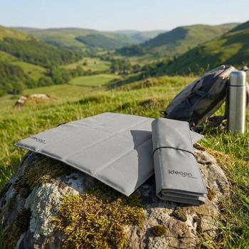 Set di 2 cuscini da seduta pieghevoli per i vostri spostamenti – cuscini termici da esterno grigi in robusto tessuto Oxford – impermeabili e isolanti per escursioni, campeggio, stadio e asilo