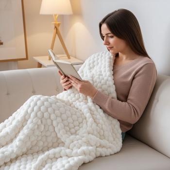 Preview: Élégante couverture de canapé douillette, 180 x 220 cm, blanc - Idéale comme compagnon chauffant pour des moments cosy sur le canapé ou comme couvre-lit