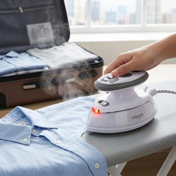Fer à vapeur de voyage léger : mini fer avec 110/230 V commutable, 3 niveaux, semelle antiadhésive & pochette, idéal pour vacances & déplacements professionnels