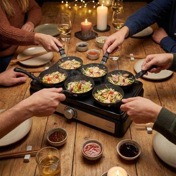 Preview: Set wok de fête confortable pour 6 personnes, 600 watts – 6 mini woks, également pour crêpes ou omelettes, avec thermostat, revêtement antiadhésif