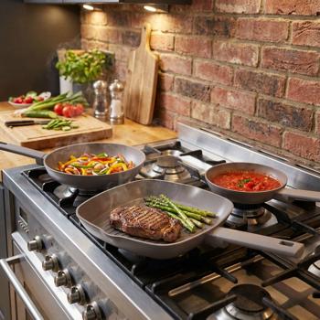 Preview: 3-teiliges Design Pfannenset (Taupe) - Bratpfannen 20+24cm, Grillpfanne 28cm - Geschmiedetes Alu, Titan, Soft-Touch - Hochwertig & Robust