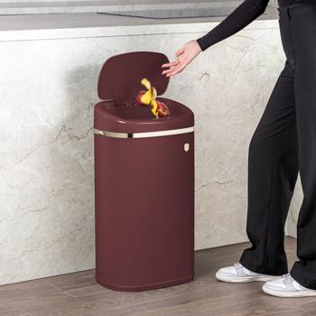 Preview: Poubelle Design Capteur Tactile - 58L Bordeaux Mat Or - Hygiénique, Ouvre/Ferme Auto, Sac 60L - Fer - 67x39.5x28cm