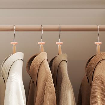 Preview: Lot de 60 anneaux de cèdre anti-mites premium – répulsifs naturels pour vêtements, forme adaptée aux cintres