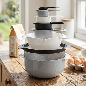 8-in-1 Schüssel-Set mit Messbechern & Löffeln - Platzsparendes Design zum Stapeln - BPA-frei & zertifiziert - Spülmaschinen- & mikrowellenfest