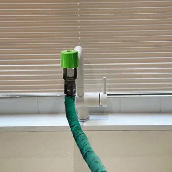 Preview: Universal Wasserhahn Adapter: Macht jeden Hahn zum Schlauchanschluss für Garten & Haushalt, praktisch & einfach zu montieren, für flexible Bewässerung