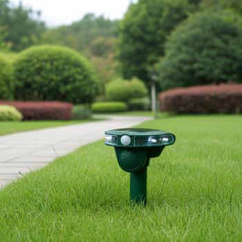 Effektiver Universal Ultraschall Solar Tiervertreiber (40m²) mit Blitzlicht: Vertreibt Hunde, Katzen & Wildtiere, schützt Ihren Garten effektiv