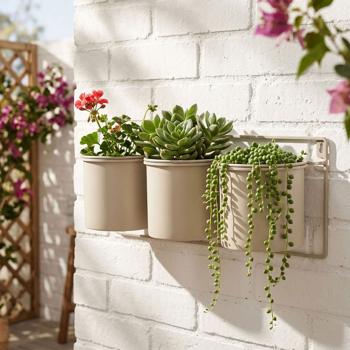 Support de pots de fleurs en métal – Fixation murale pour 3 pots – Robuste, résistant aux intempéries, beige – Gain de place et décoratif pour jardin, balcon, clôture – 12 x 14 cm