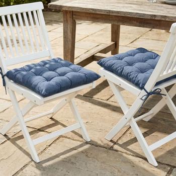 Preview: Lot de 2 coussins de chaise matelassés 46x46 cm cobalt – Coussins d’assise confortables pour chaises de cuisine et de jardin – épaisseur 8 cm – protection anti-UV – avec liens de fixation