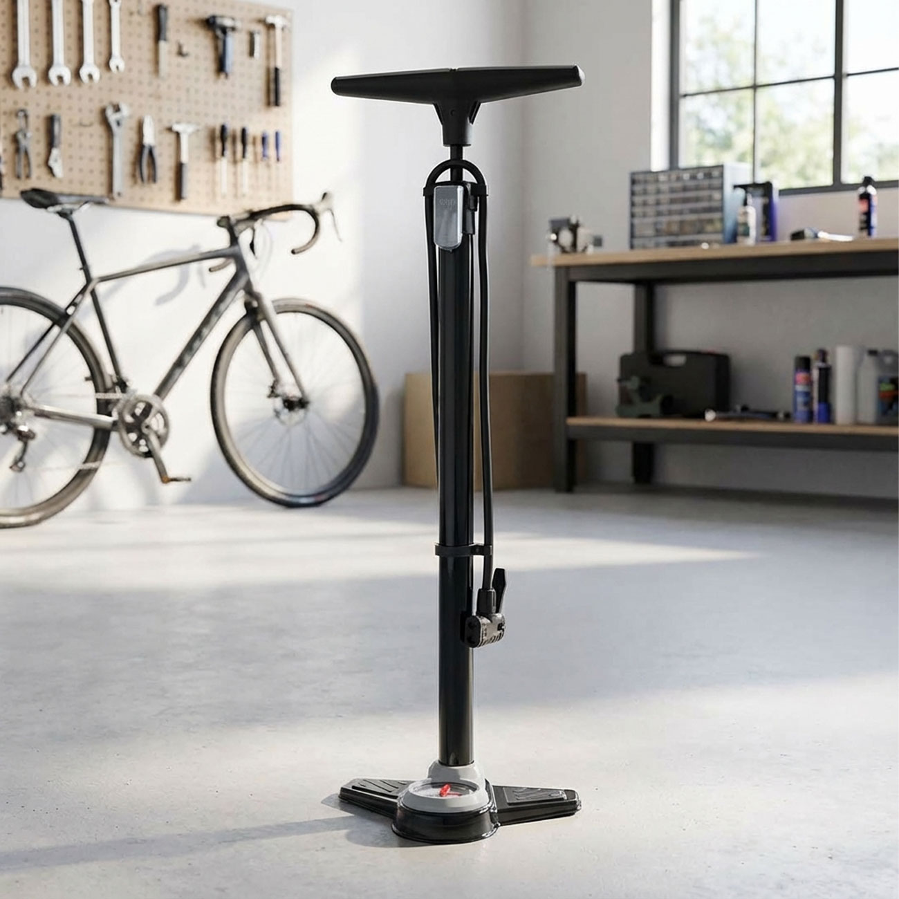 Velo-Standpumpe mit Manometer und unterschiedliche Adapterdüsen