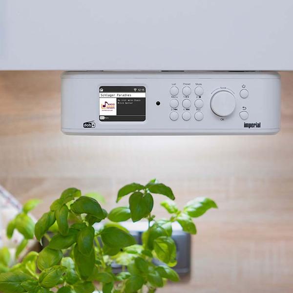 Moderna radio da cucina sottopiano DAB+/FM, bianca, con sistema di allarme di emergenza EWF e display a colori TFT LCD, compatta, sicura e versatile