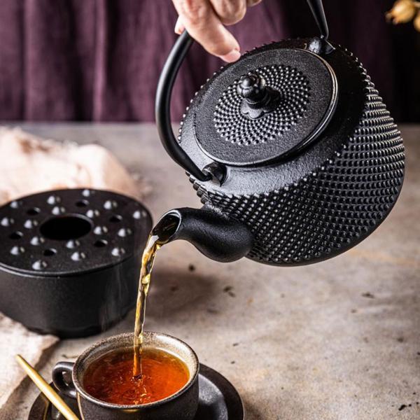 Elegante Teekanne mit Rechaud aus Gusseisen, schwarz: für langanhaltende Wärme & stilvollen Teegenuss