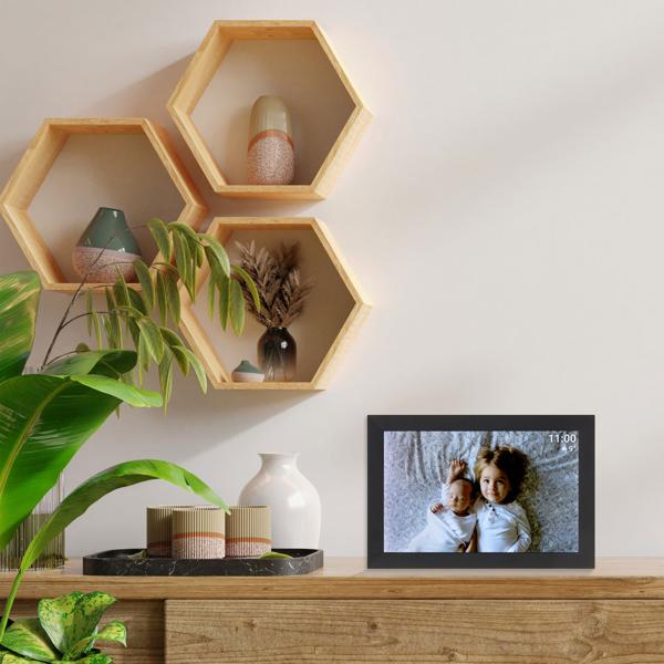 Digitaler Bilderrahmen in edlem schwarzen Rahmen mit App-Steuerung & weltweitem Bild-Upload, 10,1‘‘, für lebendige Erinnerungen