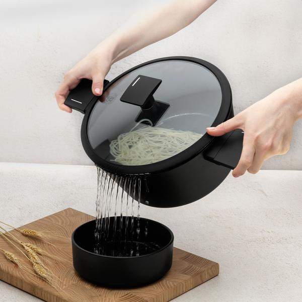 Design Kochset inkl. Untersetzer, Aluminium, 10-teilig, Titan Antihaftbeschichtung, mattschwarz, für alle Herdarten geeignet