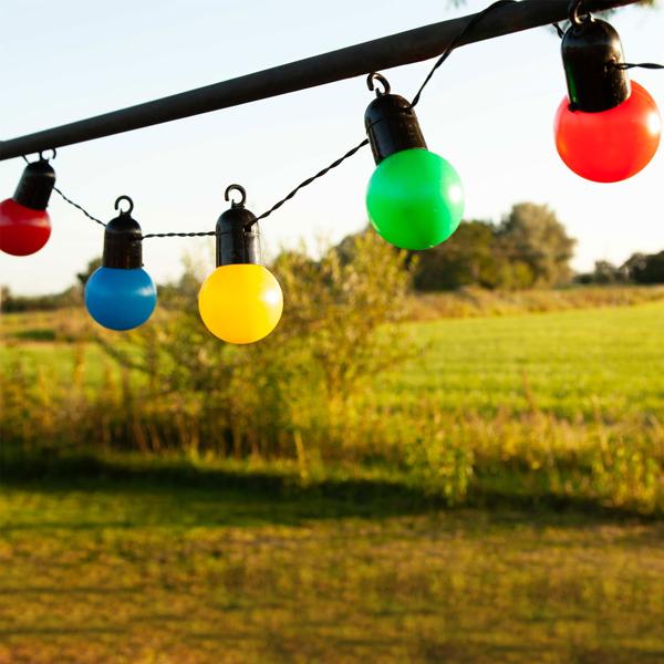 lot de 2 guirlandes lumineuses LED d‘ambiance 4 couleurs avec 20 ampoules, env. 4 m, IP44 : guirlande lumineuse colorée - idéale pour le jardin, le balcon et les fêtes