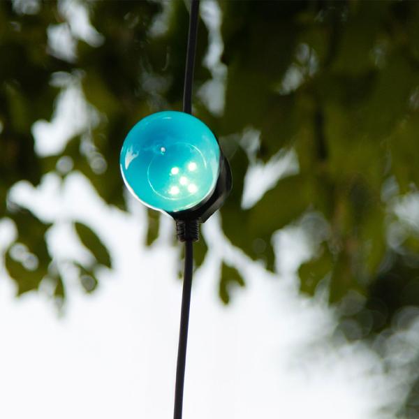 Stimmungsvolle 4-farbige LED-Lichterkette mit 10 Glühbirnen, ca. 2,7 m, IP44: Farbenfrohe Lichtergirlande - Ideal für Garten, Balkon & Party