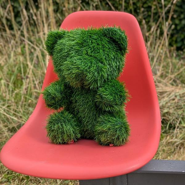 Figurina d‘erba orso decorativo 32 cm: figurina animale d‘erba artificiale per giardino e balcone - facile da curare e sempreverde - crea accenti giocosi e buon umore