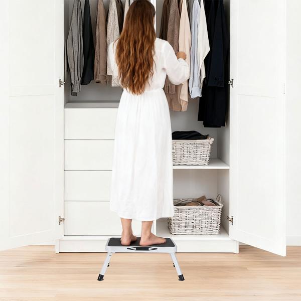 Stabiler Tritthocker, 150 kg - Stahl, Küchenleiter mit Klappsicherungen & Anti-Rutsch-Oberfläche, platzsparend für sicheres Arbeiten