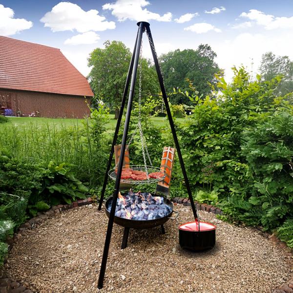 4-in-1 Multifunktionsgrill mit Feuerschale, Schwenkrost, Flammlachsbrett und Feuerkessel: Ein vielseitiger Schwenkgrill mit Lagerfeuer-Feeling