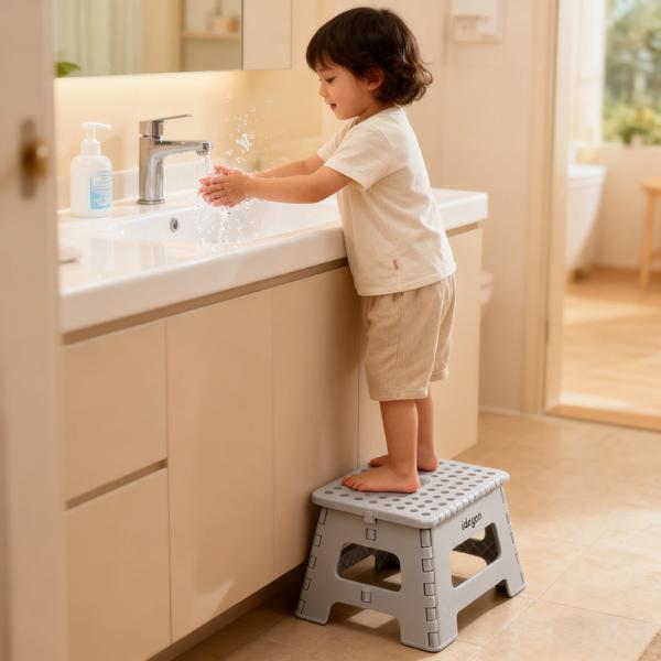 Stabiler Klappbarer Tritthocker bis 150 kg belastbar – Faltbarer Tritthocker flach & platzsparend für Küche, Bad, Wohnmobil, u.v.m.