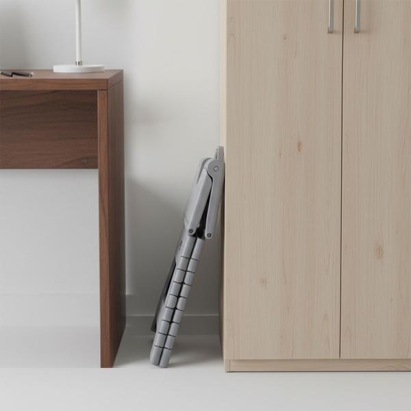 Stabiler Klappbarer Tritthocker bis 150 kg belastbar – Faltbarer Tritthocker flach & platzsparend für Küche, Bad, Wohnmobil, u.v.m.