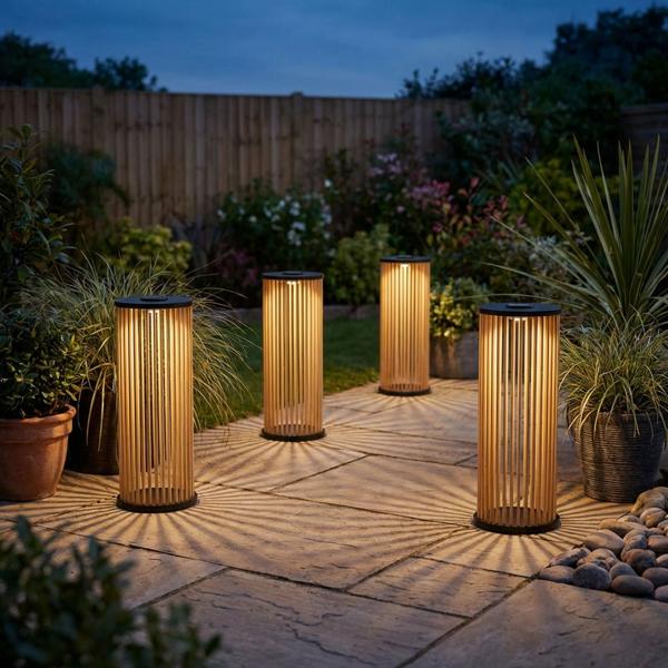 4er-Set Stilvolle Solar-Laterne aus Bambus 60cm – Warmweisse LED Gartenleuchte, die perfekte wetterfeste Aussen-Deko für Ihre Terrasse & Garten