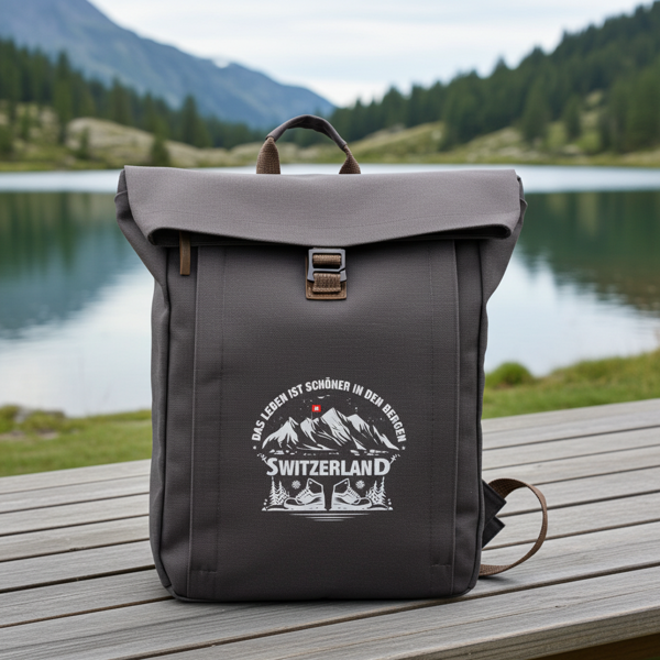 Hochwertiger HALFAR® Marken-Rolltop-Rucksack, anthrazit, mit einzigartigem Design-Aufdruck. Komfortabel, langlebig, perfekt für jedes Abenteuer