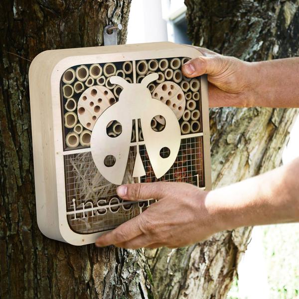 Hôtel à insectes Coccinelle - Bois naturel certifié FSC - 20x20x7cm - Abri pour coccinelles abeilles - Jardin, balcon, terrasse
