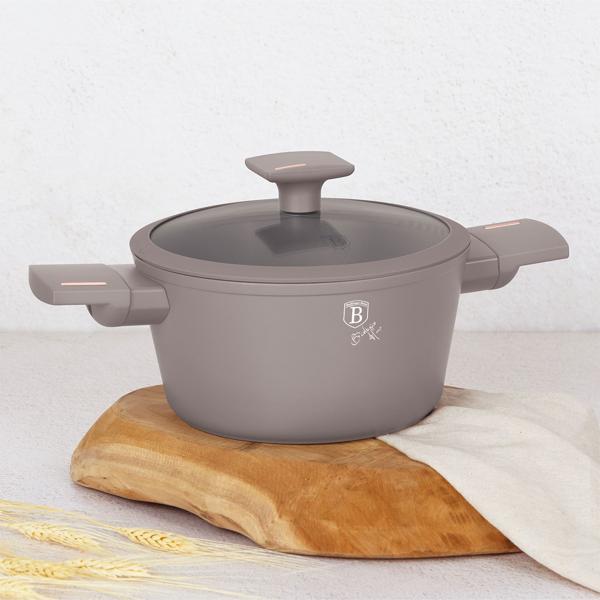 Set de cuisine design avec dessous de plat, aluminium, 10 pièces, revêtement anti-adhésif en titane, taupe, adapté à tous les types de cuisinières
