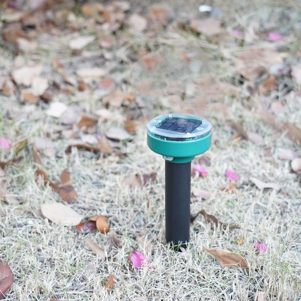 4er Set Maulwurf- und Wühlmaus-Vertreiber, Erdspiesse, solarbetrieben, bis 2.800 m², IP44, umweltschonend, ohne Chemie, schnelle Ergebnisse