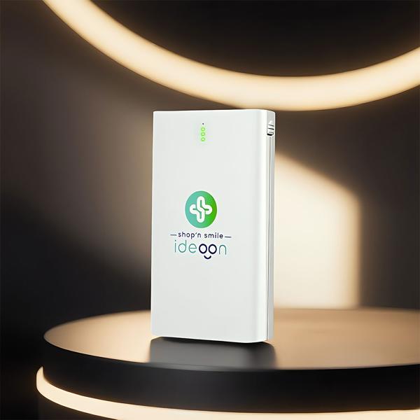 Kompakte Powerbank USB-C (4.000mAh) – Ultra-Slim Powerbank mit fest integriertem Kabel & Lightning Adapter – Mobiler Akku-Boost