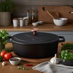 Hochwertiger Gusseisenbräter mit Deckel, oval, 5,5 Liter, schwarz-roségold - Für perfektes Schmoren & Braten - Robust & langlebig kochen